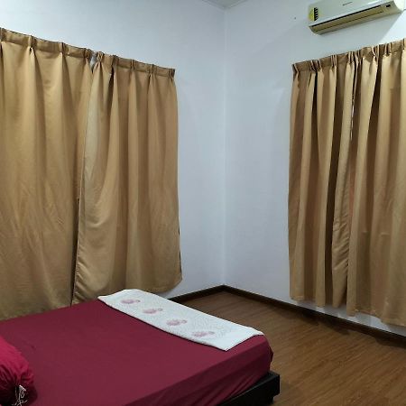 Che Na Homestay Pontian Pontian Kecil Eksteriør billede