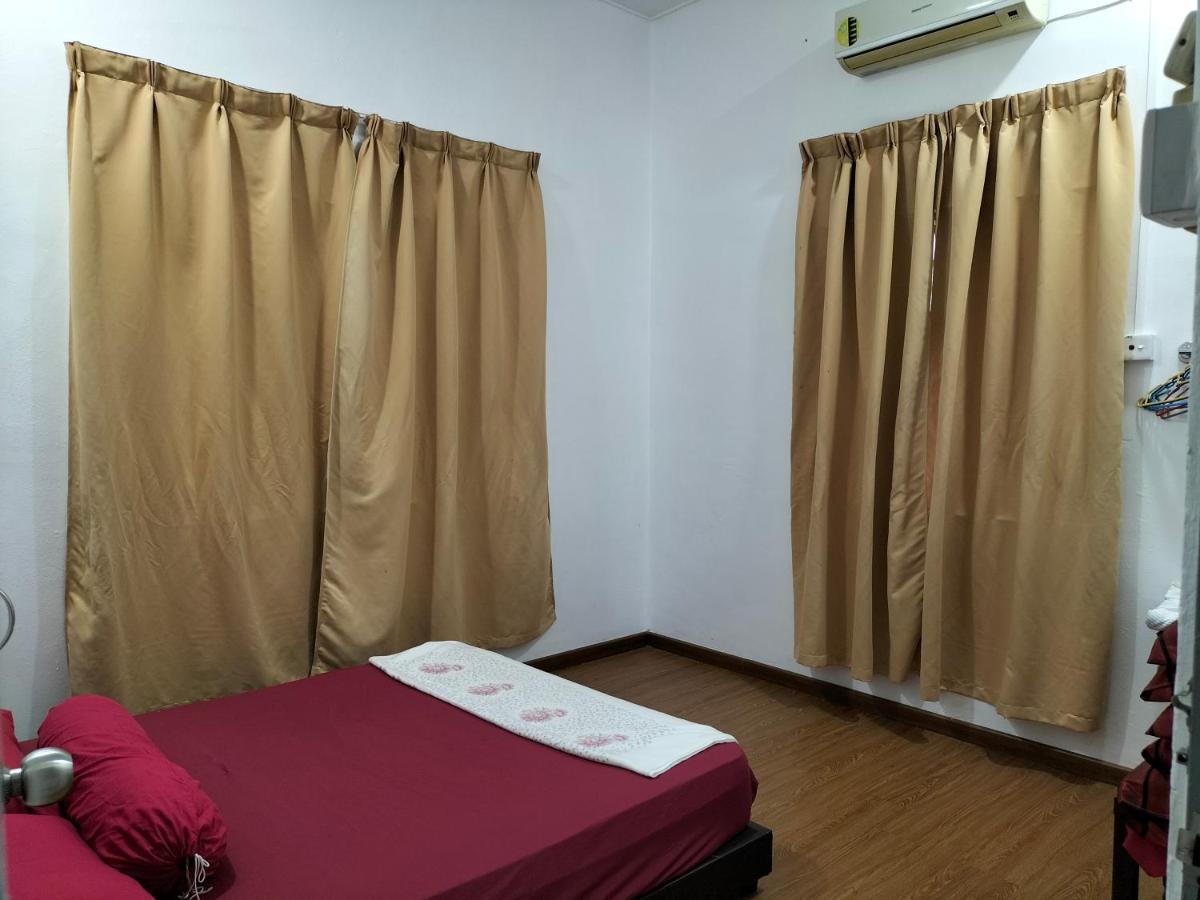 Che Na Homestay Pontian Pontian Kecil Eksteriør billede